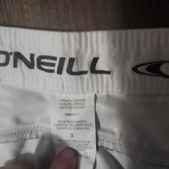 O’NEILL Black/White Shorts size 3 Excellent Condition - Picture 4 of 4